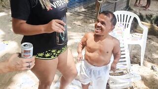 sluts on the beach wanting the television midget Zezinho Teves.