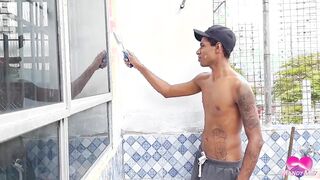 MASSIVE ROLLER PAINTER TAKES THE PETITE'S PLUG AS PAYMENT OF