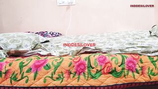पत्नी सेक्स वीडियो बनाकर पति को उत्तेजित करती है