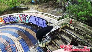 The milf Hunter shoves his dick deep in the tight,