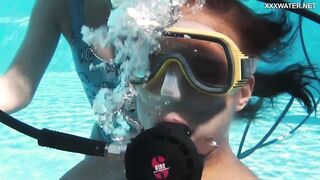 Swimming pool Bombshell 3 way with orgasms