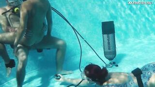 Swimming pool Bombshell 3 way with orgasms