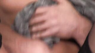 Dark Haired Lauryn May bionda con tette naturali fa sesso anale