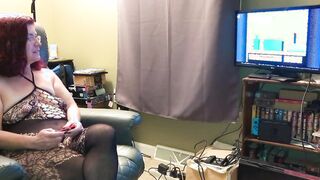 Giantess Plays on Her Nintendo Switch