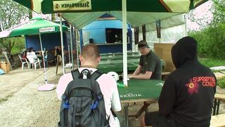 Outdoors am Imbissstand gefickt