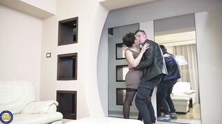 Older milf gets anal sex from young bro