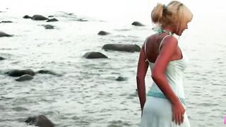 All Natural Dark Haired 19 Yo Arya Masturbates On The Beach!