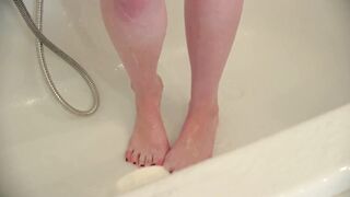 VRpussyVision.com - Blonde teens masturbating into WC with shower fellatio