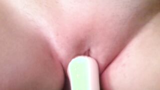 Fantastic orgasm thanks to the long and big leek !!
