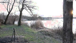 Outdoor head and pegging near the lake