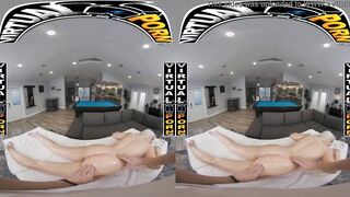 VIRTUAL PORN - Voluptuous Blonde PAWG Gia OhMy Wants A