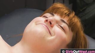 Bushy red head rimmed by big tit blonde during grind