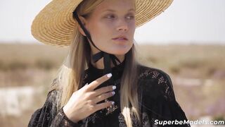 SUPERBE MODELS - (Dasha Elin, Bella Luz) - BLONDE COMPILATION!