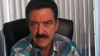 2 dark haired babes suck on 1 rough dick