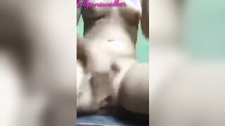 Vulgar Filipina quickly masturbates into her room
