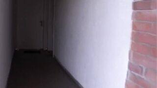 Cougar Monika Montags into der Mittagspause