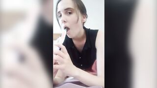 A Great cunt with mouth Started Fucking herself out of Boredom