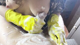 Bombshell stepsister loves to clean my cock until cum pours