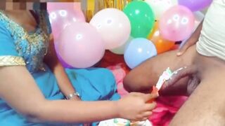 Neha ke devar ne janmdin par lund par cake lagakar chusaya