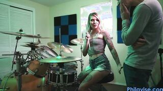 PHILAVISE-My first drum lesson