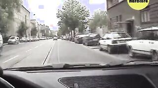 Dildoverkaeufer Frank schleppt die heisse Loreen ab