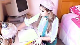 18 Yo pleasures herself into masturbation clip