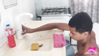 Throwing the turkey from the booty to the mouth and