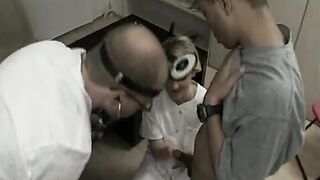 Herr Doktor bitte helfen sie mir - jeden morgen diese Morgenlatte
