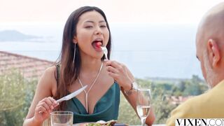 VIXEN Crazy Hot Rae Lil Ebony makes Hottie deal with rich