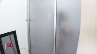 MY SISTER DISCOVERS ME SPYING HER INTO THE TOILET INSIDE