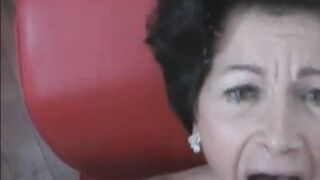 A big cumshot on a sexy granny face