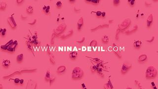 Teenagers sluts NinaDevil zeigt ihren ARsch