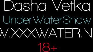 Dasha masturbates her cunt with shower