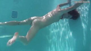 Nikita Vodorezova shows off her Bombshell body underwater