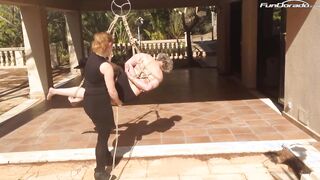 BONDAGE FETISH einfach die Oma mal aufgehaengt