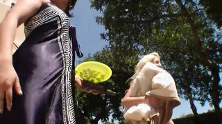 Lesben Grind und Orgasmus im Garten