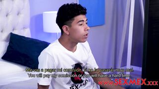 La chica de mis fantasías sale de la TV. /