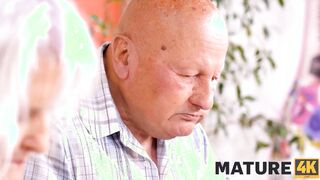 MATURE4K. Eccentric older not shy to seduce waiter while hubby