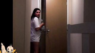Fiance receives delivery guys without leggings