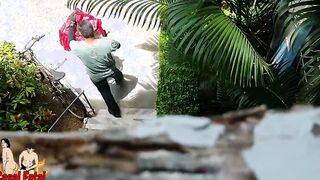 Fiance receives delivery guys without leggings