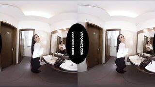 VR - Seen into restroom