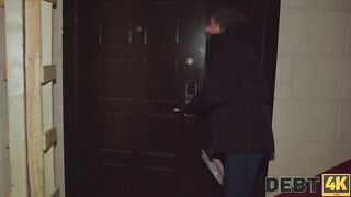 DEBT4k. Bathtub Twat Story