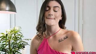 Mae teen tight pussy got finger fuck
