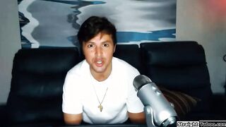 Webcam hacker sees babe toying her pussy