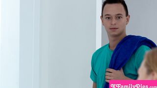 Teen stepsister and BFF share bros cock