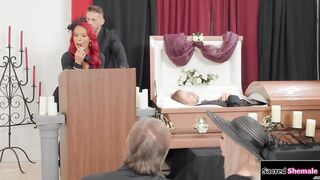 TS Foxxy barebacked at husbands funeral
