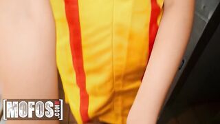 Waitress (Kimora Quin) Is So Vulgar That She Asks For
