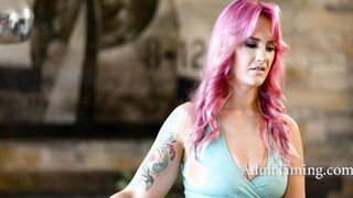 Siri Dahl Cant With Gamer Son