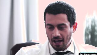 Latin babe accept doctor to be her donor