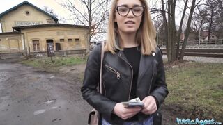 Outdoor Agent She is just teens but she knows how